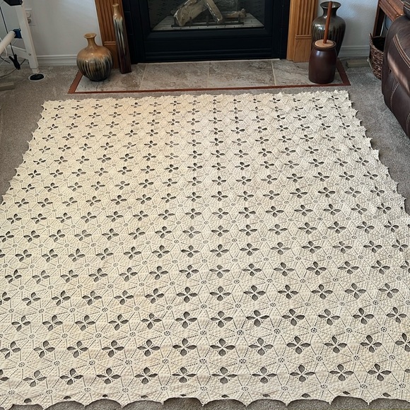 Beautiful Vintage Hand Crocheted Coverlet Tablecloth Throw 72”x86” Cream Color - Picture 1 of 4